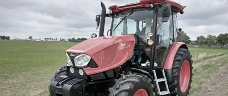 Ile zarabiają operatorzy maszyn rolniczych? Stawki, dodatki i perspektywy pracy