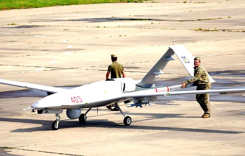 Kto stoi za produkcją dronów Bayraktar i jakie mają zastosowanie?