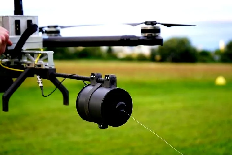 Przewodnik po pierwszym locie: jak wystartować dronem jak profesjonalista