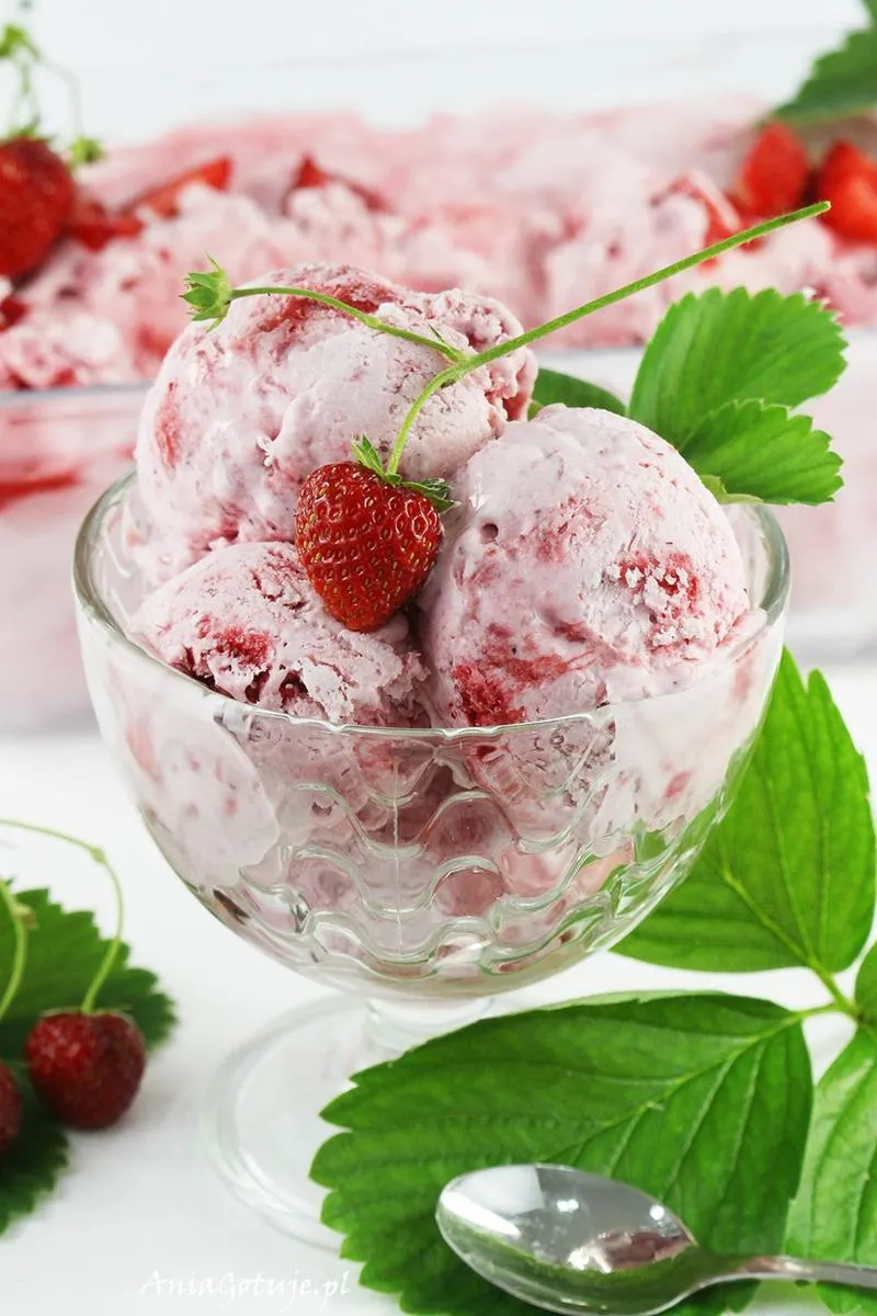 Zdrowe lody truskawkowe